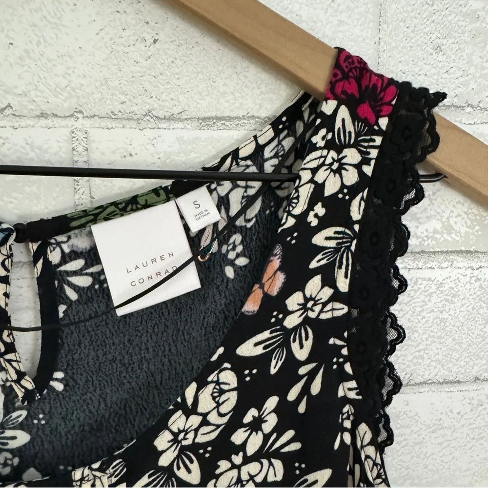 LC LAUREN CONRAD Black Hi-Low Flowered Babydoll Sleeveless Top - Picture 5 of 10